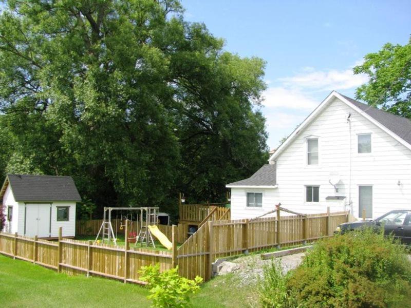 Wild Willows Cottage West Lake Picton Exterior photo